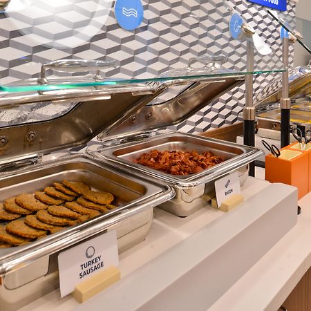 Holiday Inn Express Ontario By Ihg Creekside Bagian luar foto