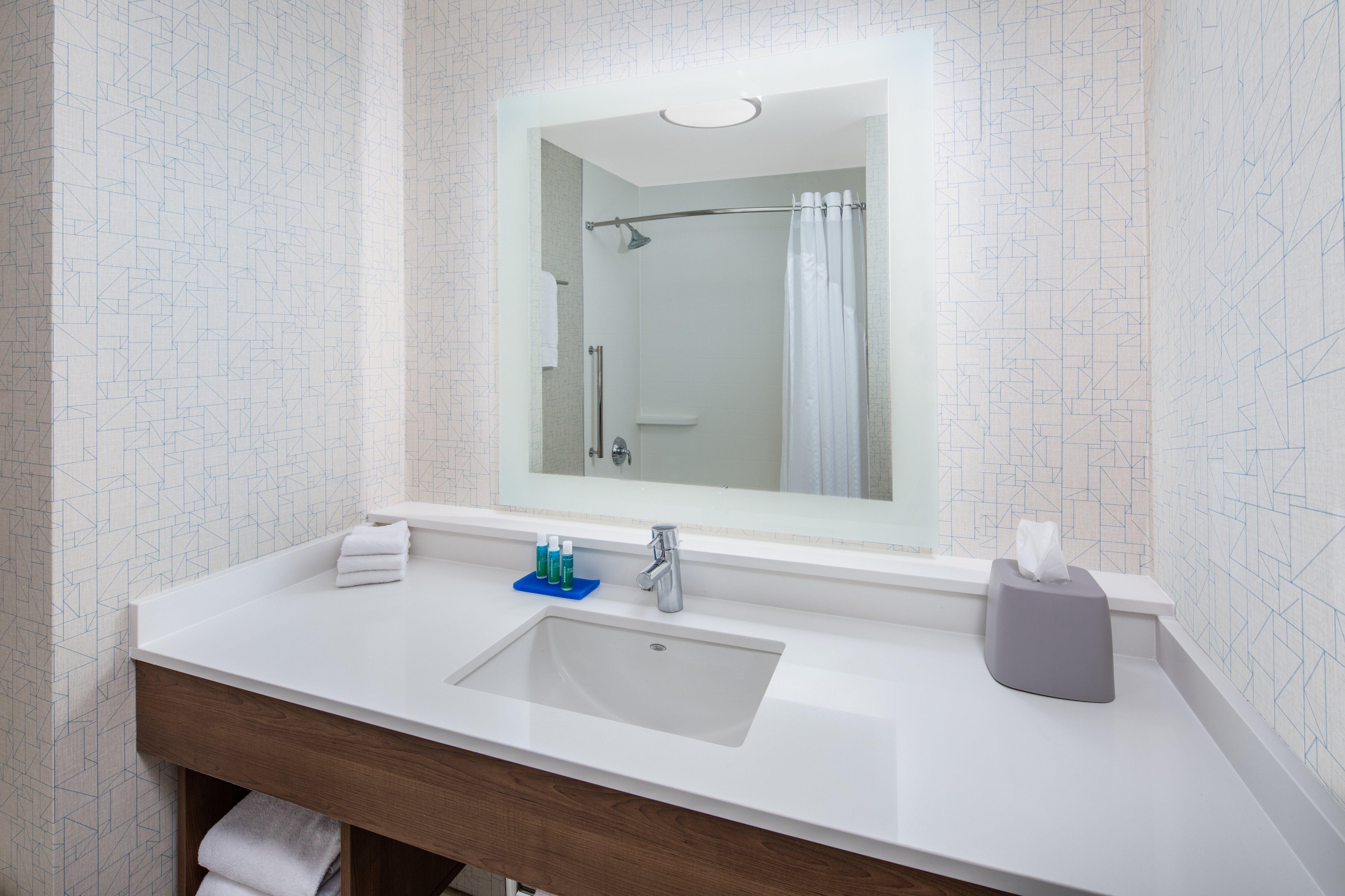 Holiday Inn Express Ontario By Ihg Creekside Bagian luar foto