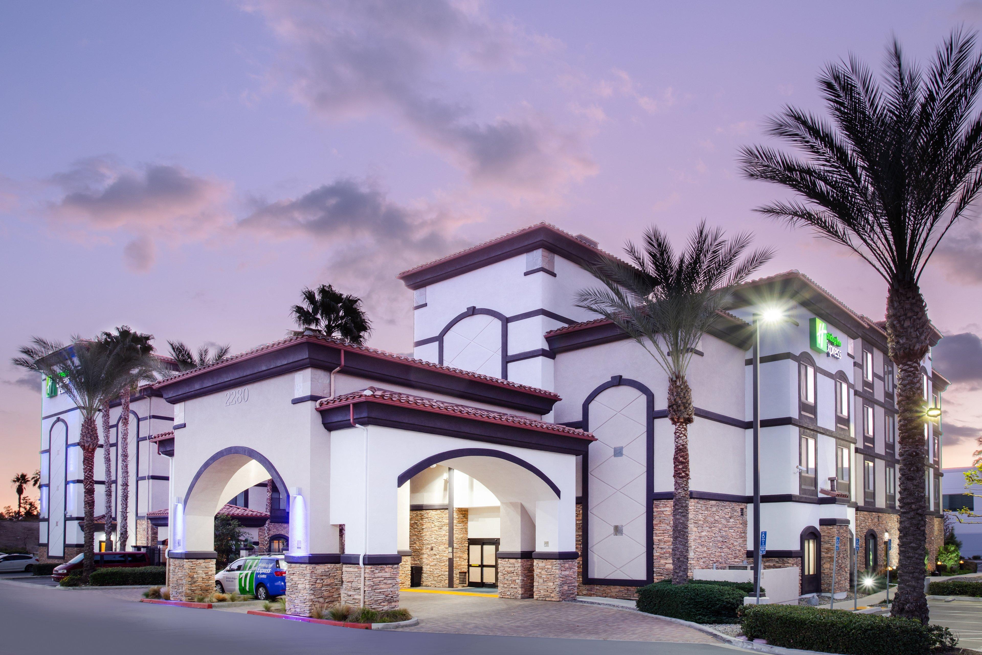 Holiday Inn Express Ontario By Ihg Creekside Bagian luar foto