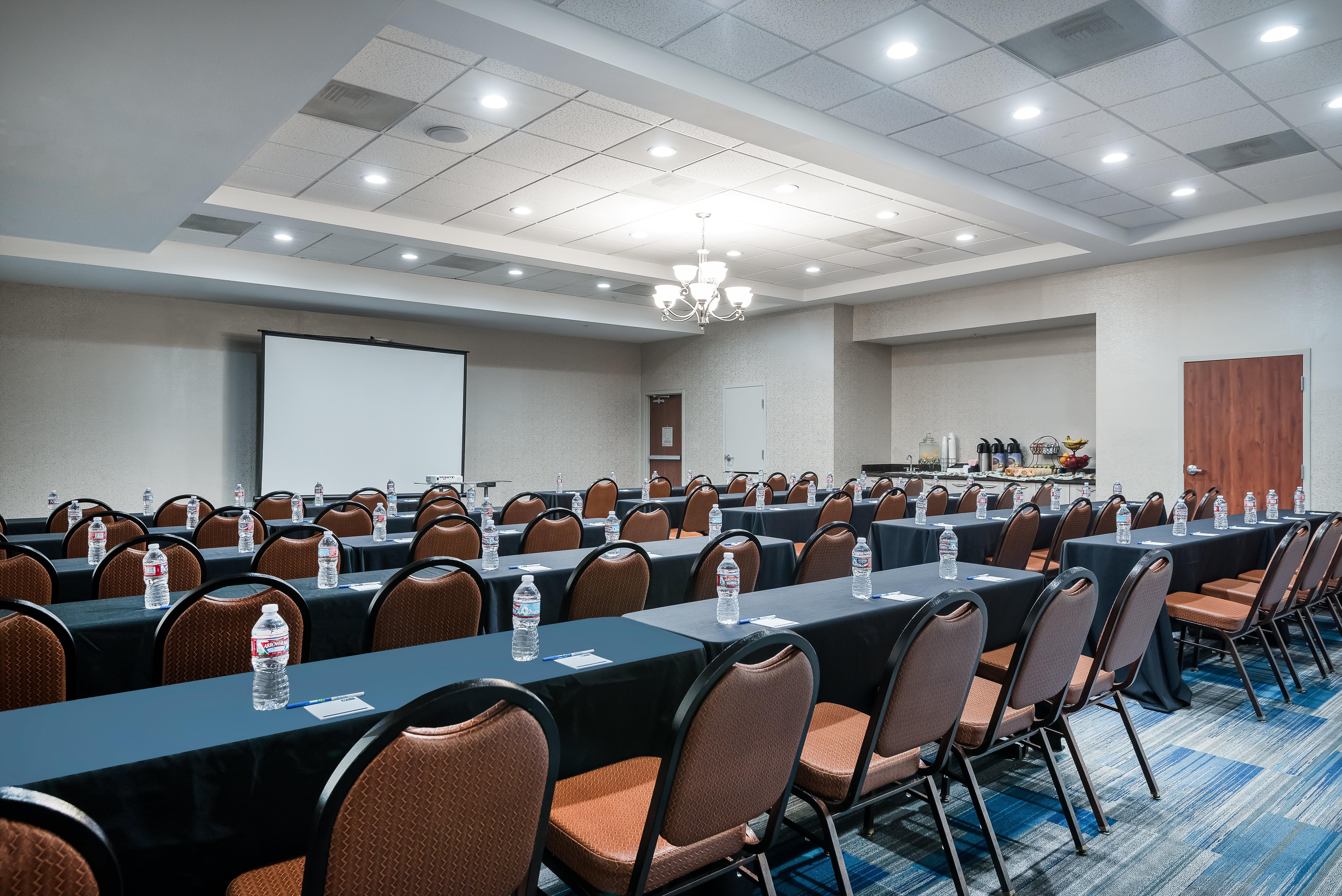 Holiday Inn Express Ontario By Ihg Creekside Bagian luar foto