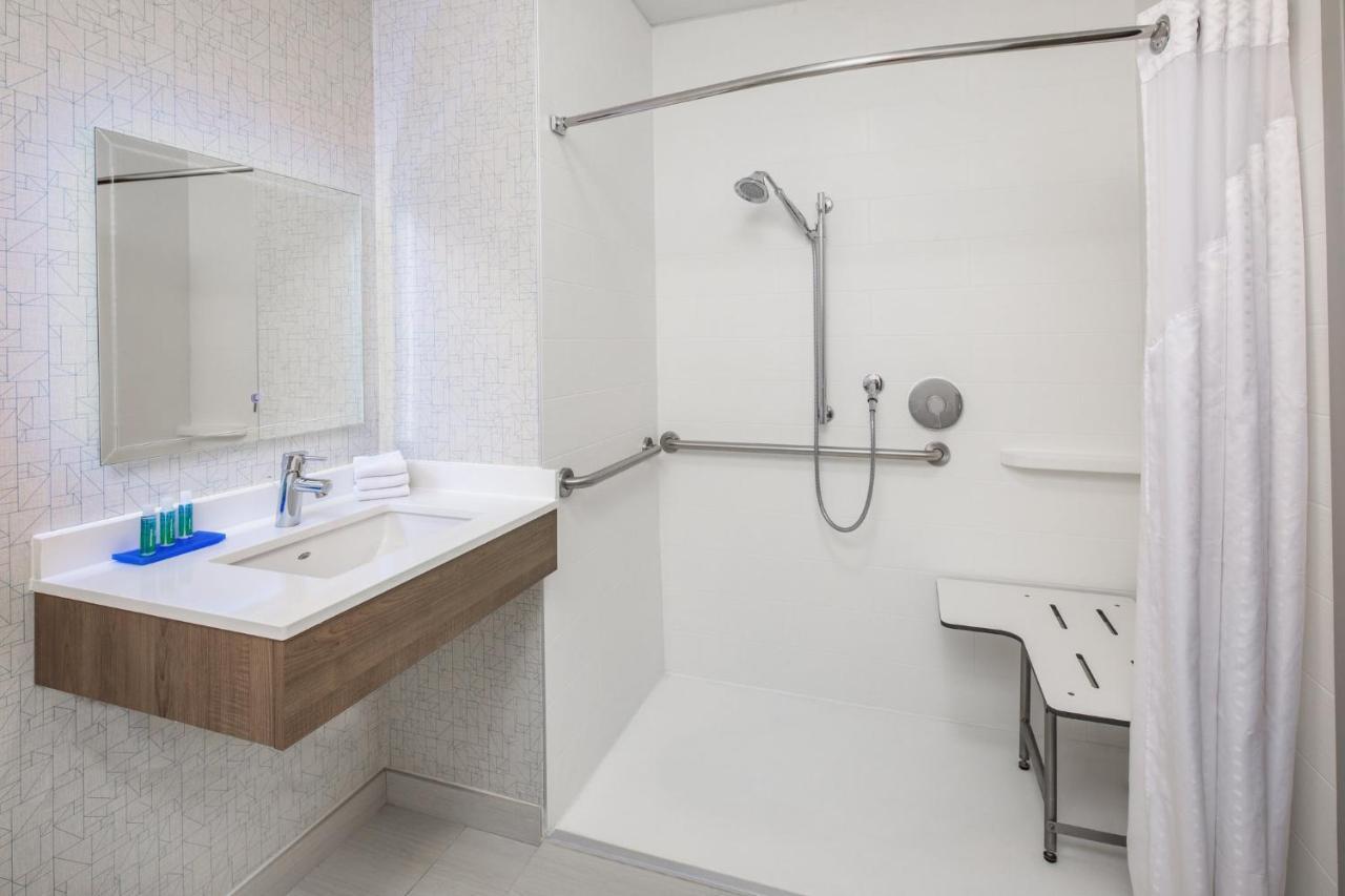 Holiday Inn Express Ontario By Ihg Creekside Bagian luar foto