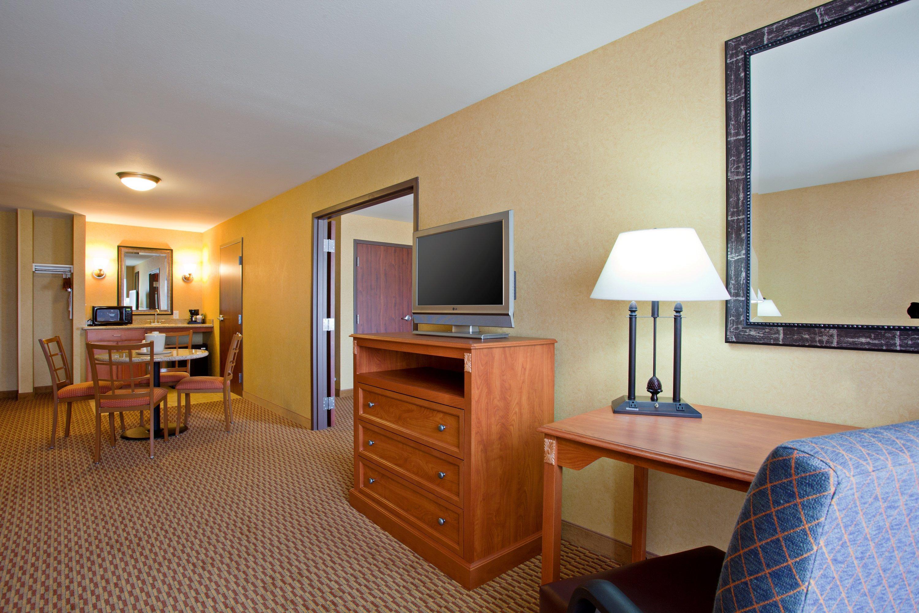 Holiday Inn Express Ontario By Ihg Creekside Bagian luar foto