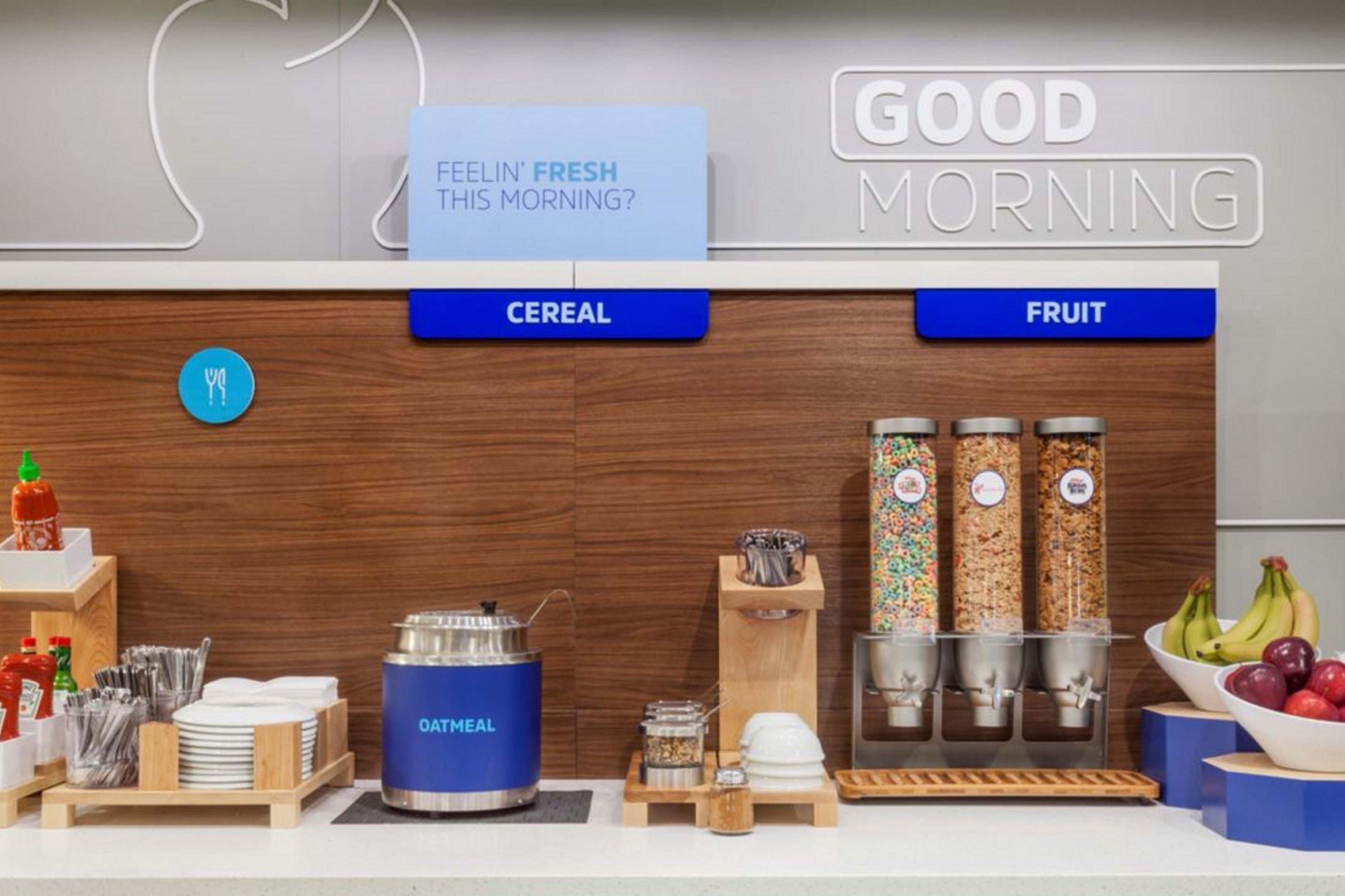 Holiday Inn Express Ontario By Ihg Creekside Bagian luar foto
