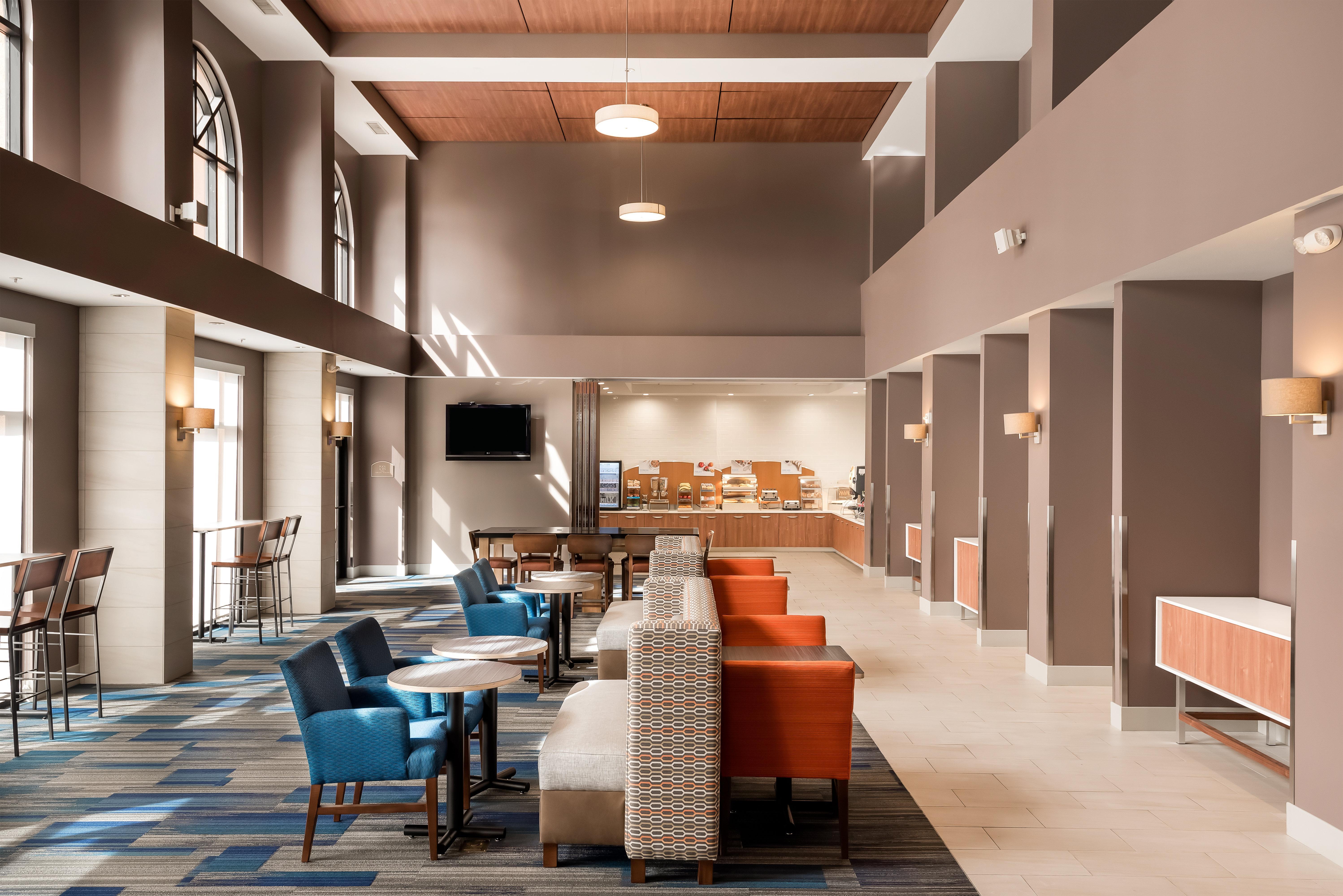 Holiday Inn Express Ontario By Ihg Creekside Bagian luar foto