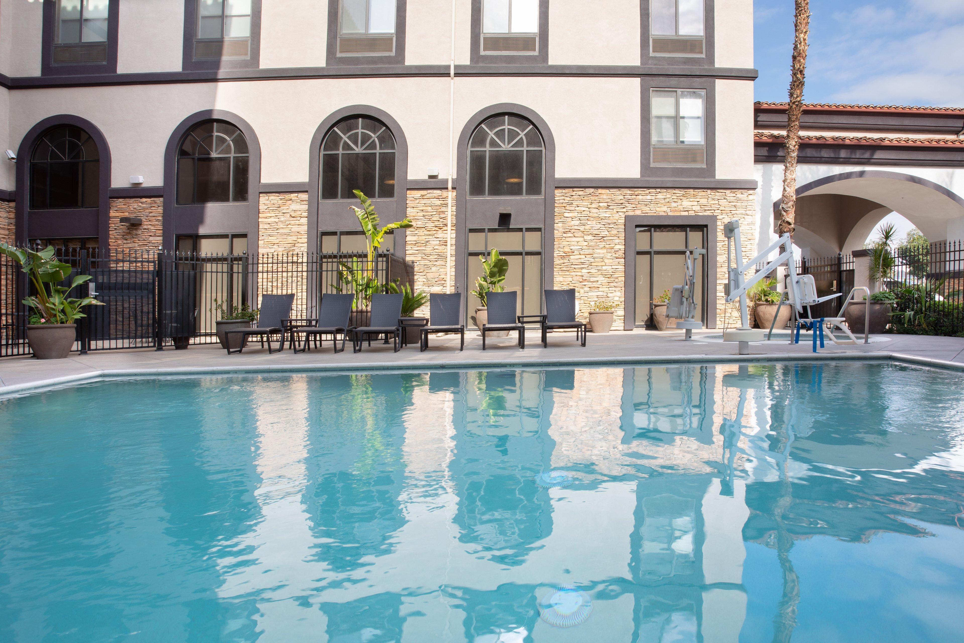 Holiday Inn Express Ontario By Ihg Creekside Bagian luar foto