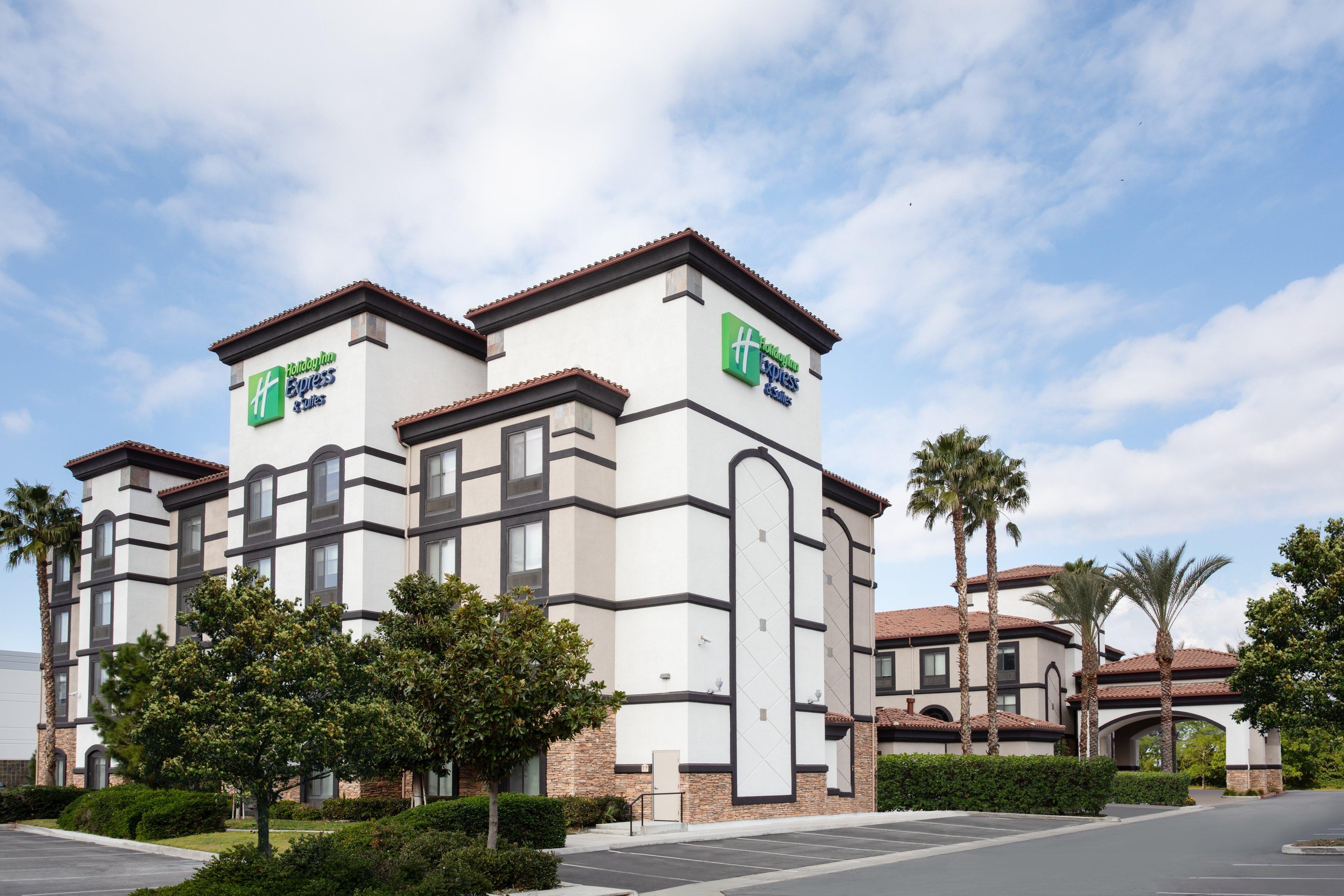 Holiday Inn Express Ontario By Ihg Creekside Bagian luar foto