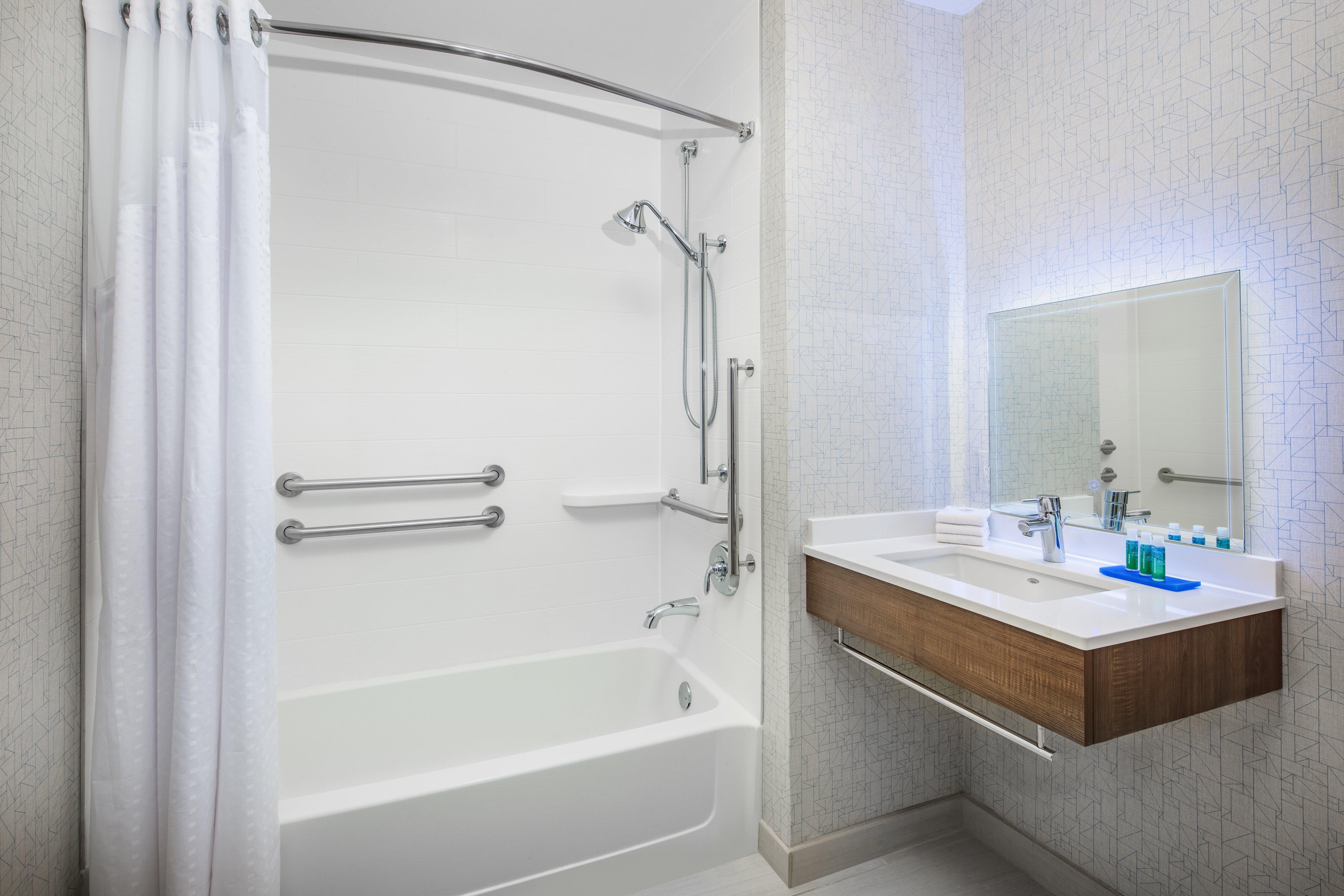 Holiday Inn Express Ontario By Ihg Creekside Bagian luar foto