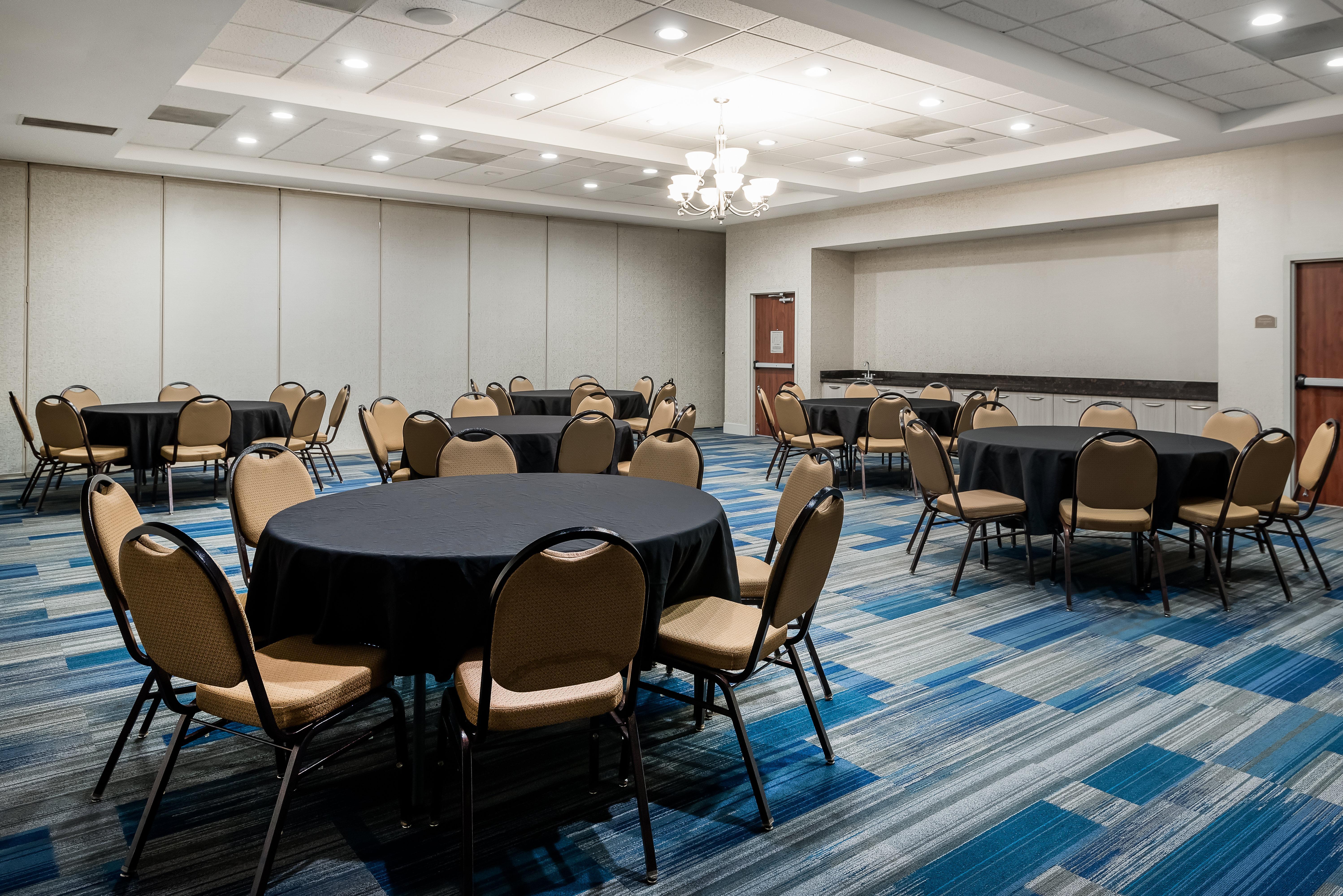 Holiday Inn Express Ontario By Ihg Creekside Bagian luar foto