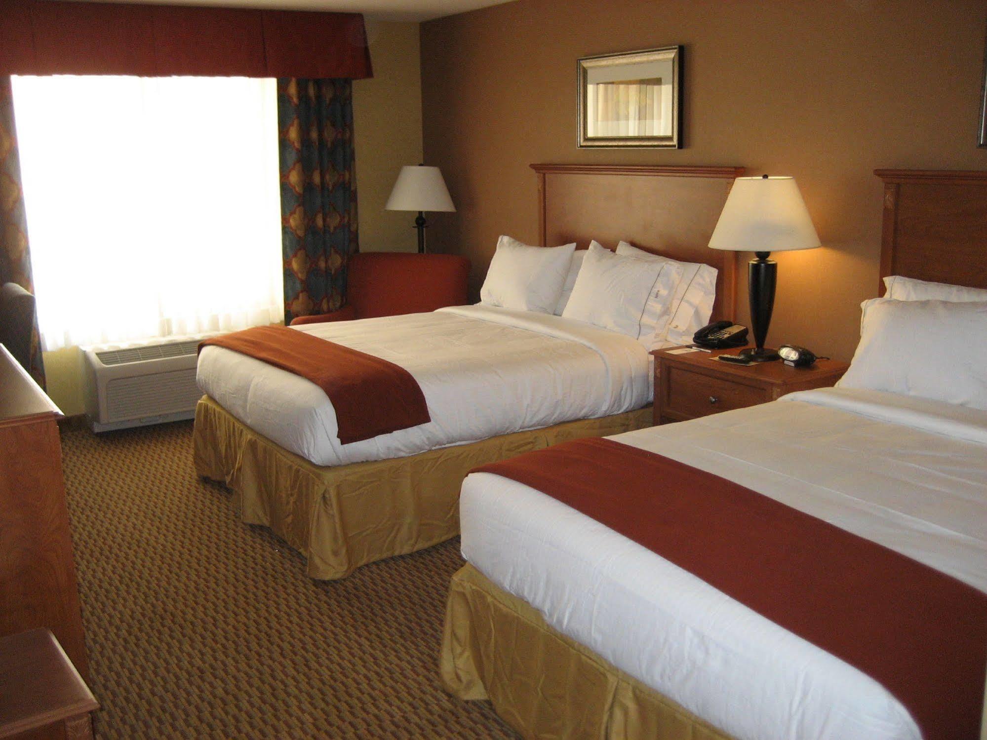 Holiday Inn Express Ontario By Ihg Creekside Bagian luar foto