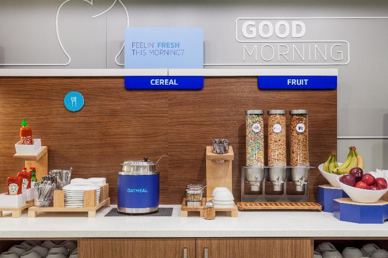 Holiday Inn Express Ontario By Ihg Creekside Bagian luar foto