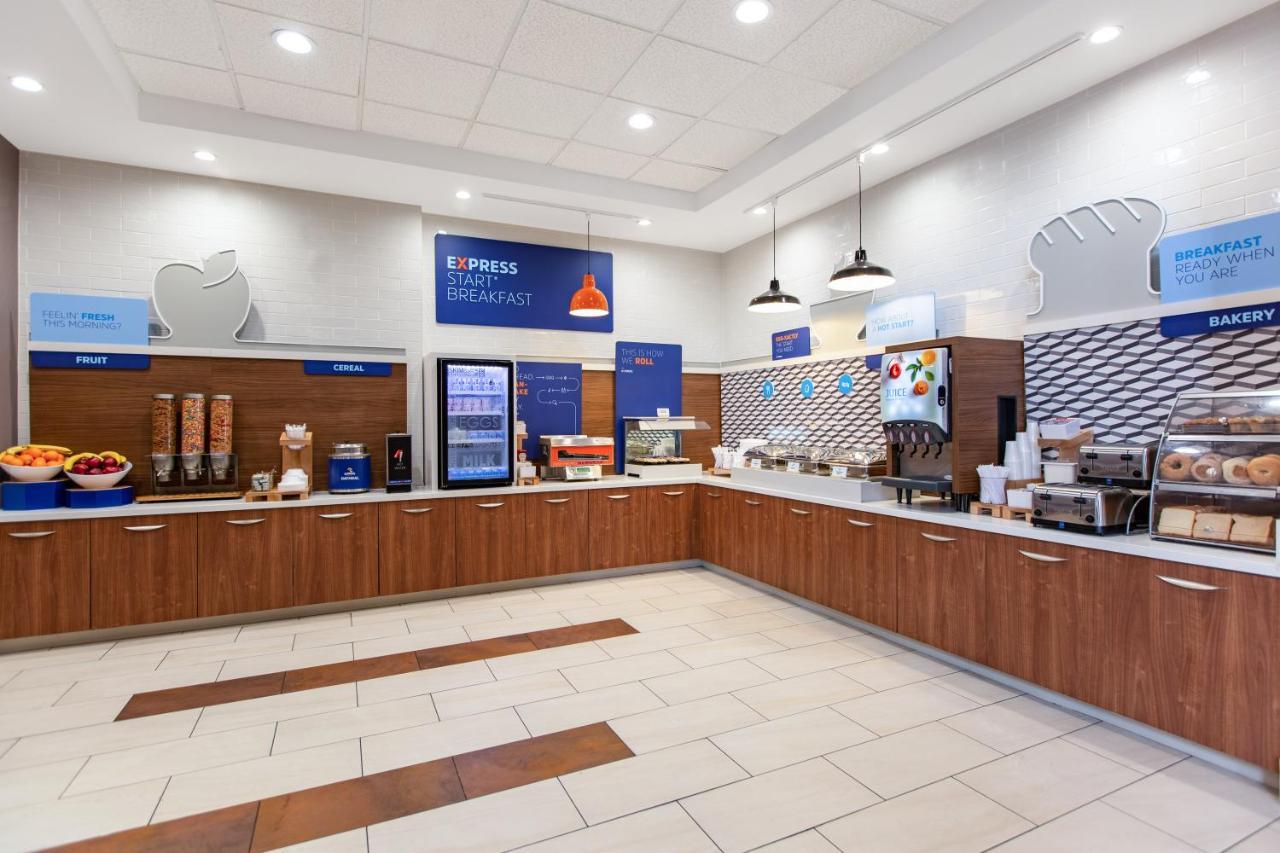 Holiday Inn Express Ontario By Ihg Creekside Bagian luar foto
